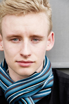 Klik p� billedet for at se skuespillerens profil
