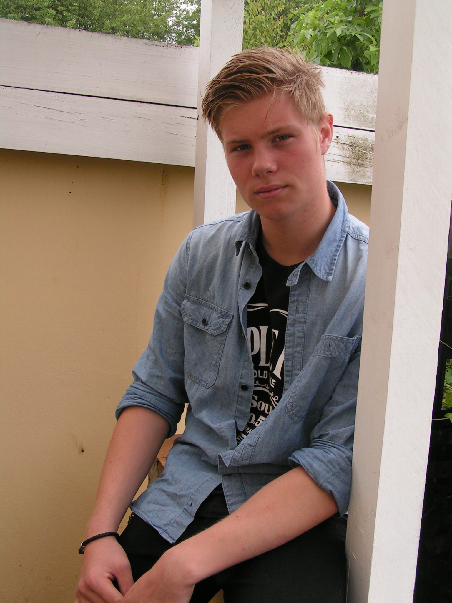 Klik p� billedet for at se skuespillerens profil