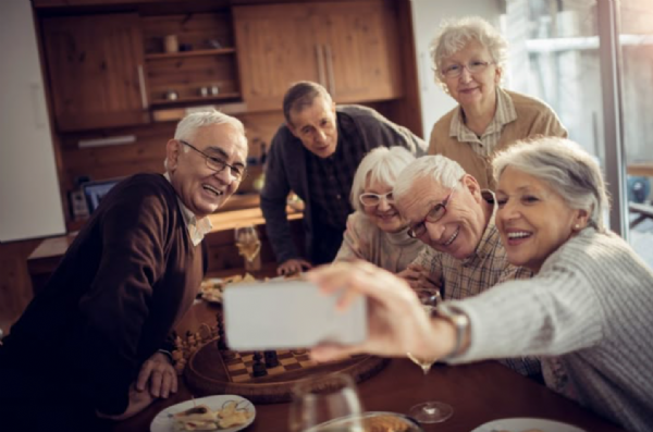 Kvindelige statister (65+) søges til online reklamefilm/ Sønderborg dask nyhed